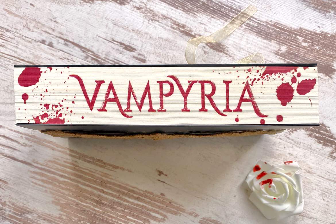 Vampyria - Der Hof der Finsternis von Victor Dixen mit Farbschnitt